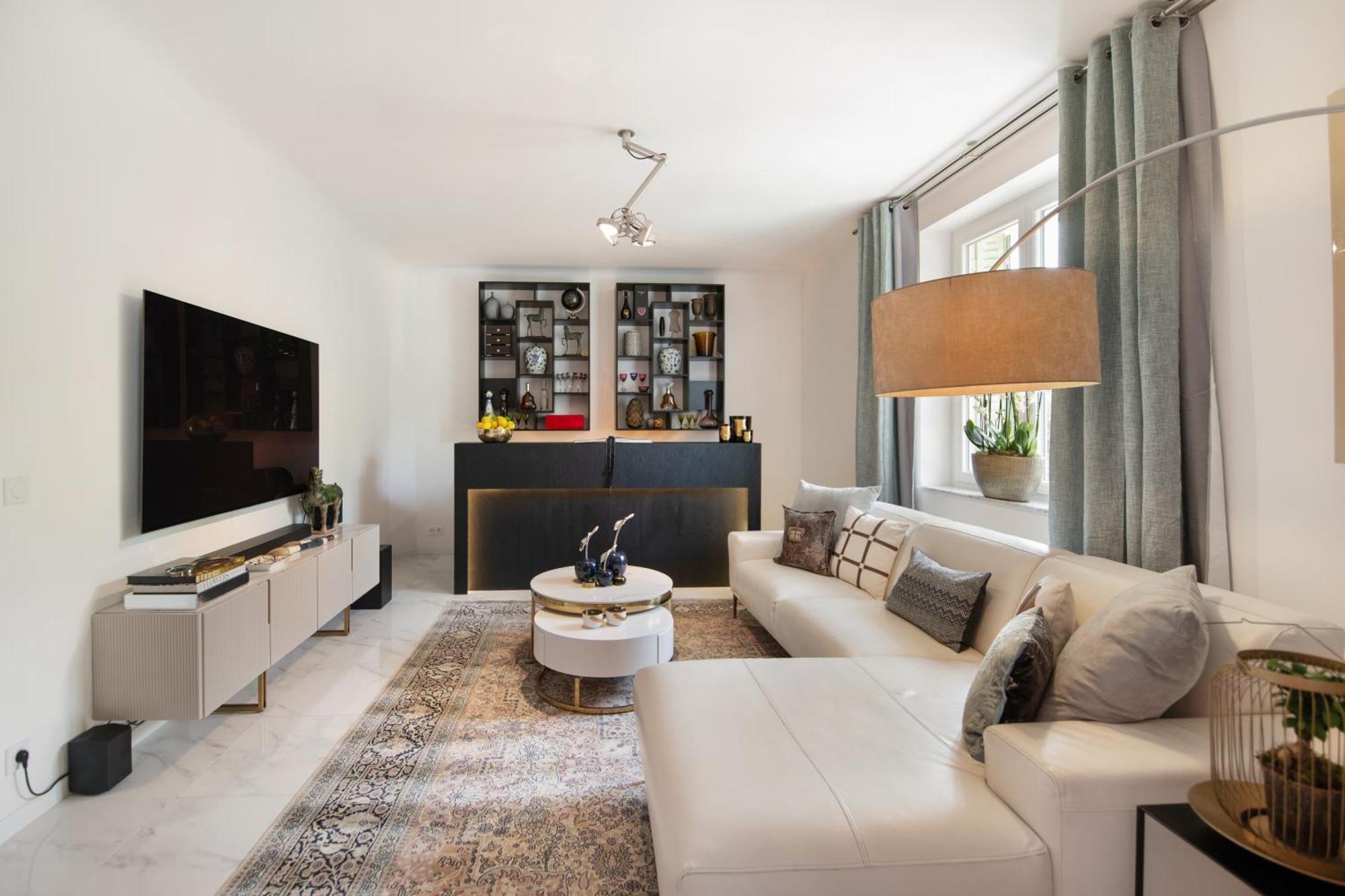 - - Sleeps 5 - Seaside