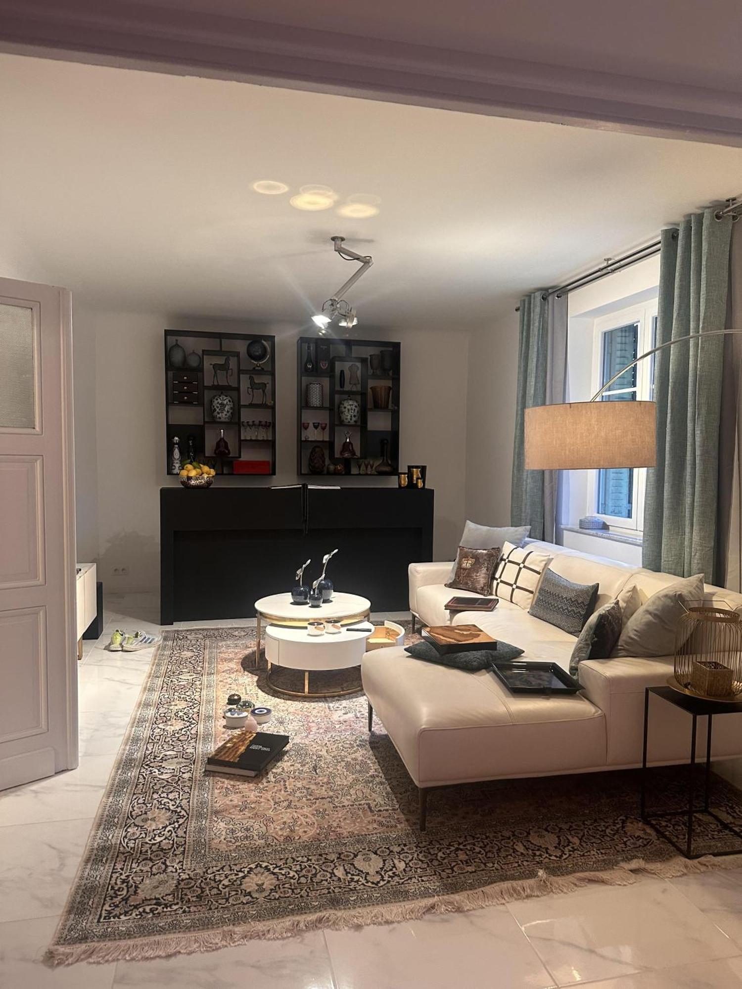 - - Sleeps 5 - Seaside Apartment *